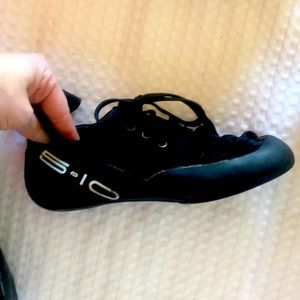 Size 7.5 Womens 5.10 climbing shoes